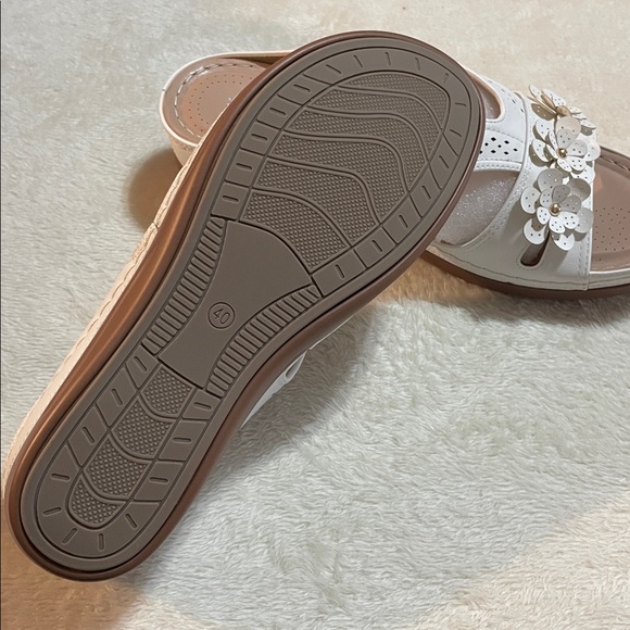 Ecetana Elegant White Floral Women's Sandals - Picture 8 of 8